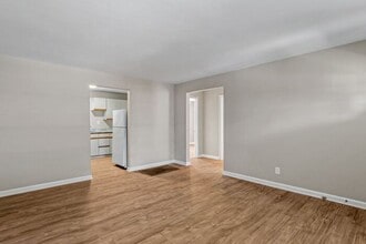 508 Mayflower Dr in Greensboro, NC - Building Photo - Building Photo