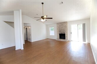 9803 Meadowheath Dr in Austin, TX - Building Photo - Building Photo