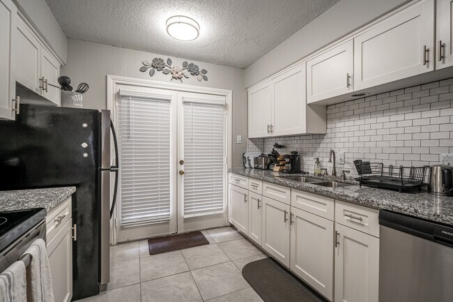 The Citadel at Med Center Houston Apartments in Houston, TX - Building Photo - Interior Photo