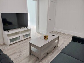 56 Park Vale Ave, Unit #4 in Boston, MA - Building Photo - Building Photo