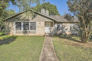 7214 Salt Springs Dr, Unit B in Austin, TX - Building Photo