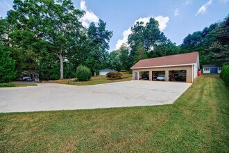 390 Alpine Dr in Roswell, GA - Building Photo - Building Photo