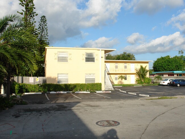 1015 N 17th Ave in Fort Lauderdale, FL - Building Photo - Building Photo