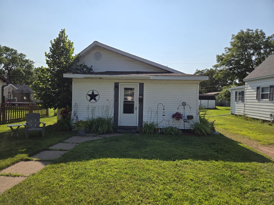 204 N Ohio St in Merrill, WI - Foto de edificio