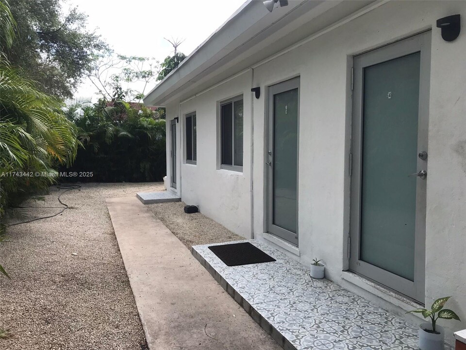 666 NW 35th St in Miami, FL - Building Photo