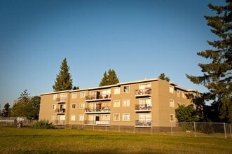 Park Crest in Burnaby, BC - Building Photo - Building Photo