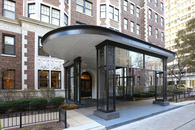 3000 N Sheridan in Chicago, IL - Foto de edificio - Building Photo