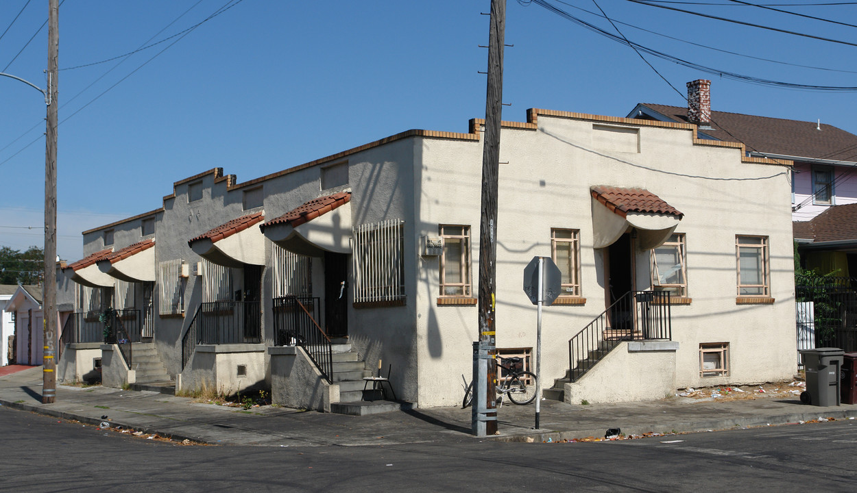 8670-8678 Holly St in Oakland, CA - Building Photo