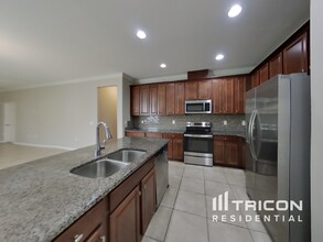 18656 Rococo Rd in Spring Hill, FL - Building Photo - Building Photo