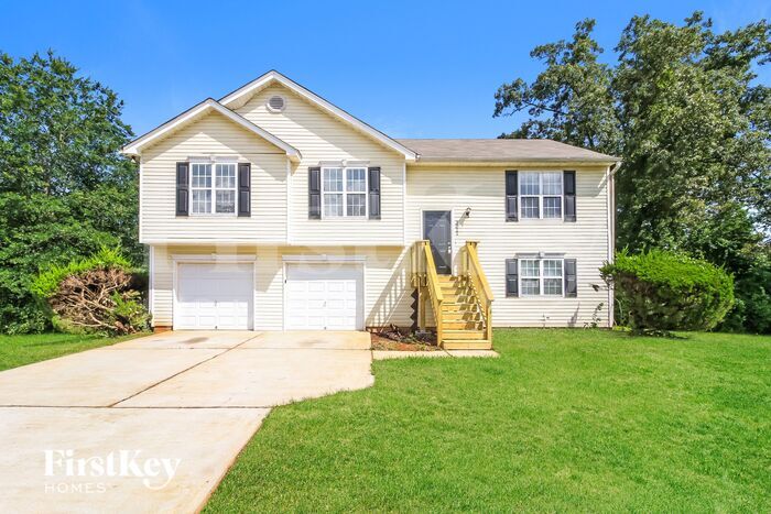 3011 River Garden Rd in Covington, GA - Building Photo