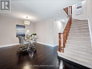 5015 Dubonet Dr in Mississauga, ON - Building Photo - Building Photo