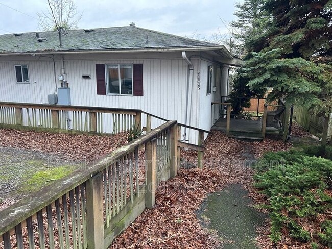 6805 103rd Ave NE in Kirkland, WA - Building Photo - Building Photo