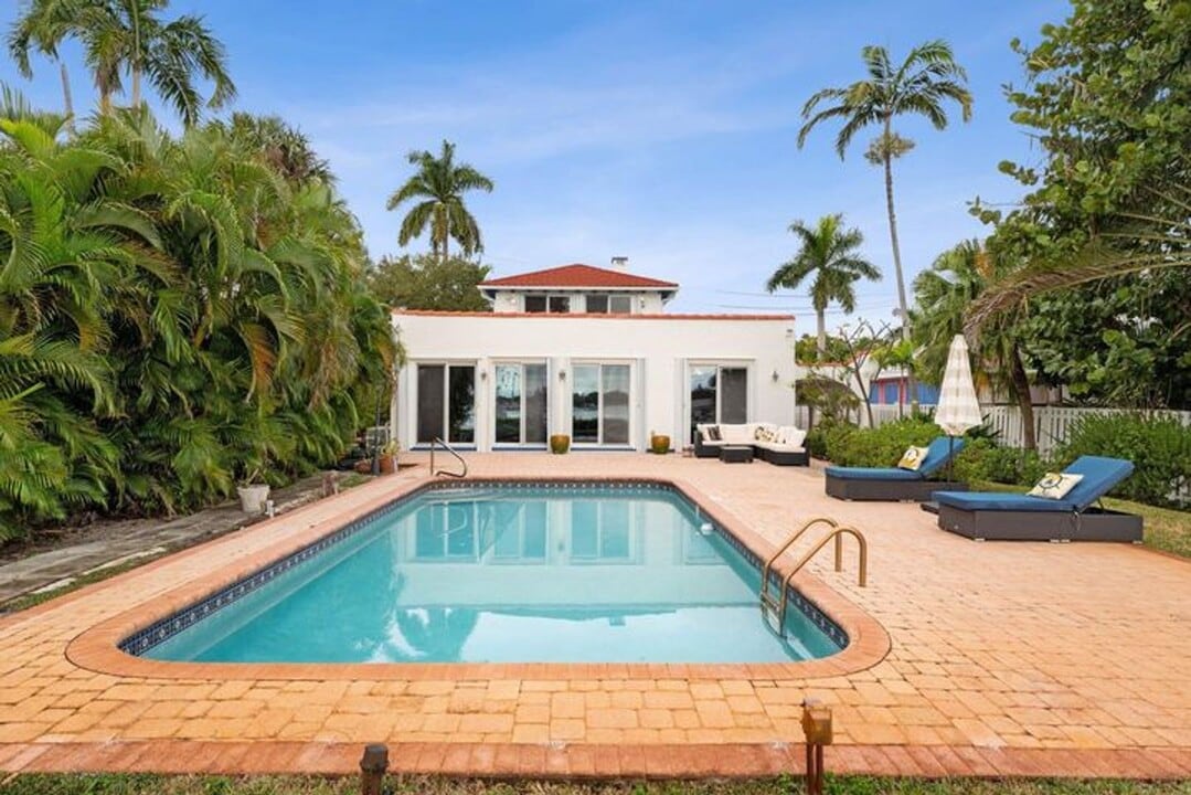 114 S Lake Dr in Lantana, FL - Building Photo