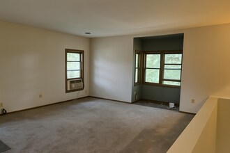 2416 25th Ave S, Unit 2 in Minneapolis, MN - Foto de edificio - Building Photo
