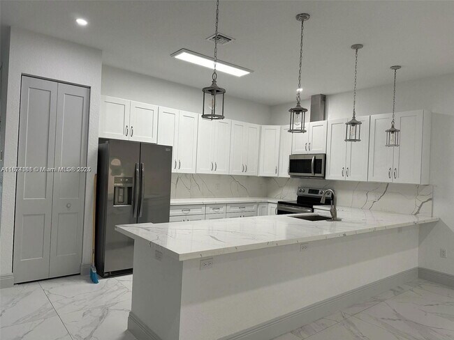 218 SW 1st Ave in Dania Beach, FL - Building Photo - Building Photo