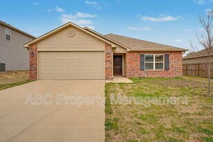 4404 SW Sackett Ave in Bentonville, AR - Building Photo