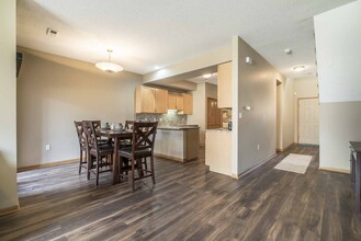 Southwind Villas in La Vista, NE - Foto de edificio - Building Photo