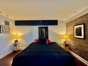 1205 St Charles Ave, Unit 208 in New Orleans, LA - Building Photo - Building Photo