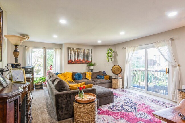 217 Silver Ln in Old Bridge, NJ - Building Photo - Building Photo