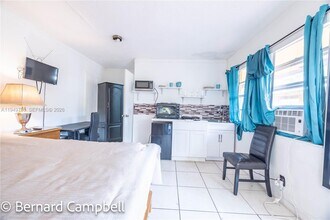 129 SE 5th St in Hallandale Beach, FL - Building Photo - Building Photo