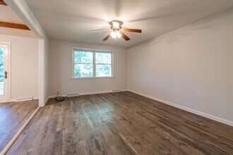 1304 S Belcrest Ave in Springfield, MO - Building Photo - Building Photo