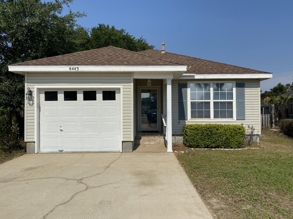 6443 Outrigger Cove in Gulf Breeze, FL - Foto de edificio