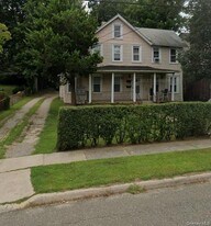16 Maple Ave in Glen Cove, NY - Building Photo