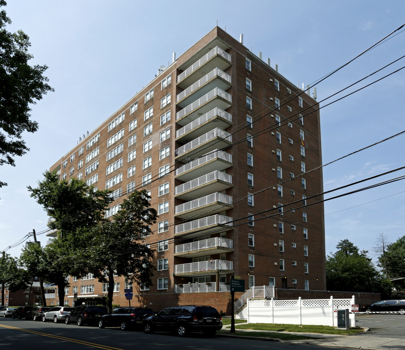 Imperial House in Elizabeth, NJ - Building Photo