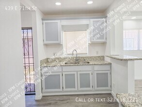 439 E 71st St in Los Angeles, CA - Building Photo - Building Photo