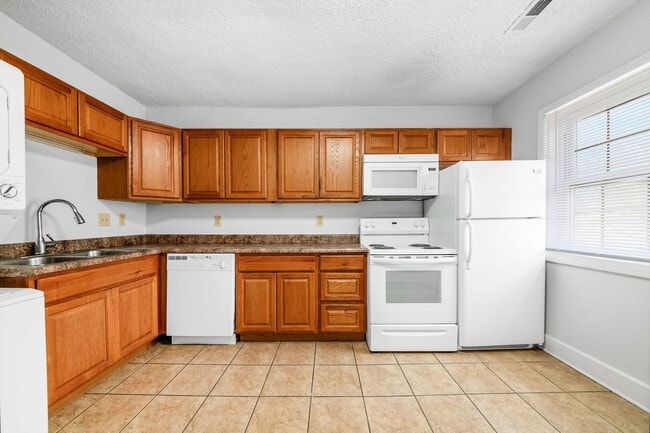 1378 1/2 Indianola Ave in Columbus, OH - Building Photo - Building Photo