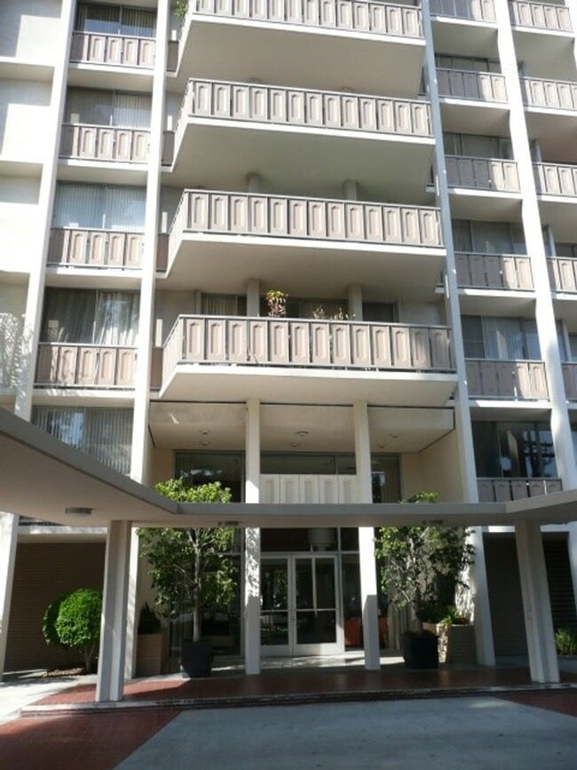 property at 350 E Surfside Dr