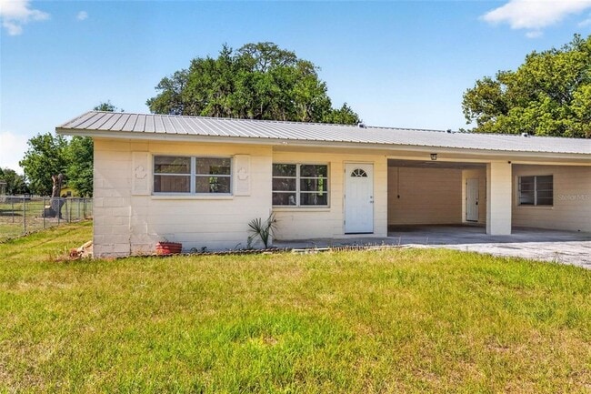 34816 Evergreen Way in Ridge Manor, FL - Foto de edificio - Building Photo
