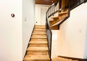 12515 SE 74th St in Newcastle, WA - Building Photo