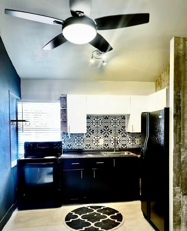 301 Melody Ln in Lantana, FL - Building Photo - Building Photo