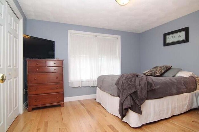 2 Hill Ct in Stoneham, MA - Building Photo - Building Photo