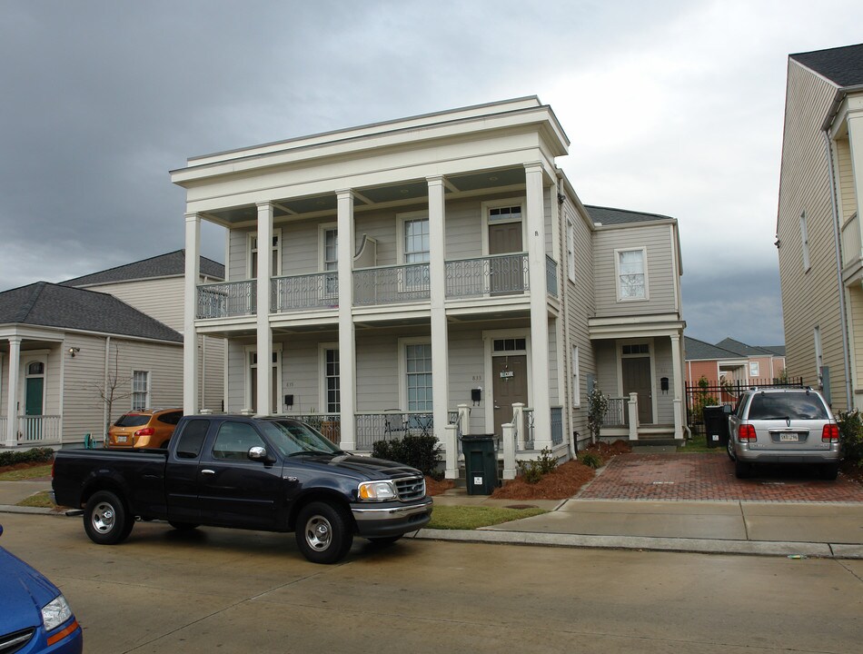 831 St Mary Dr in New Orleans, LA - Foto de edificio