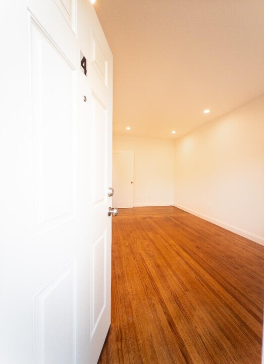 410 Spruce Ave in South San Francisco, CA - Building Photo