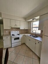 1735 S Washington Ave, Unit Unit B in Clearwater, FL - Building Photo - Building Photo