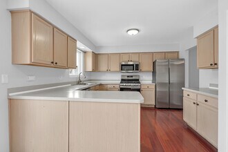 2786 Yosemite Dr in Aurora, IL - Foto de edificio - Building Photo