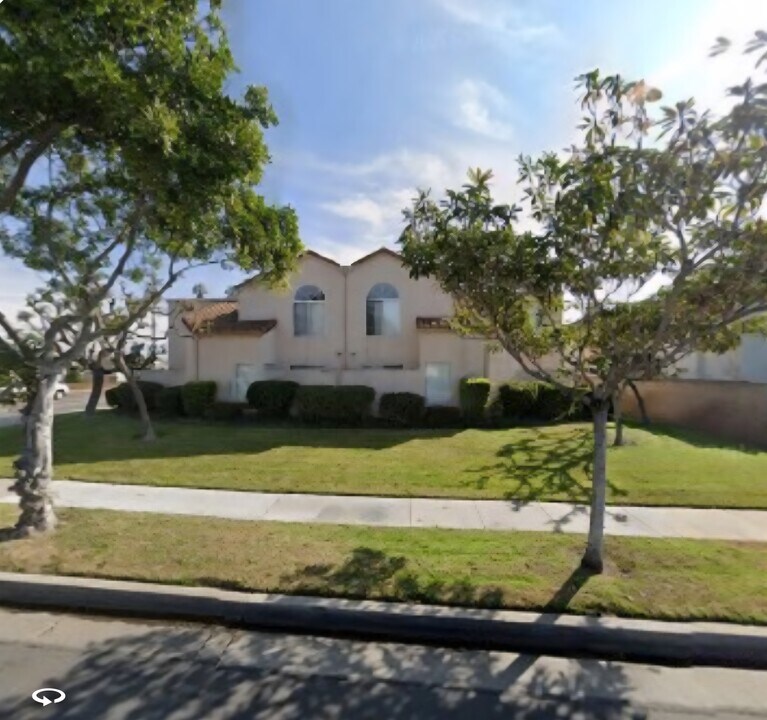 9502 Walker St, Unit 4 in Cypress, CA - Building Photo