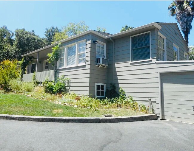 property at 3623 Boyer Cir