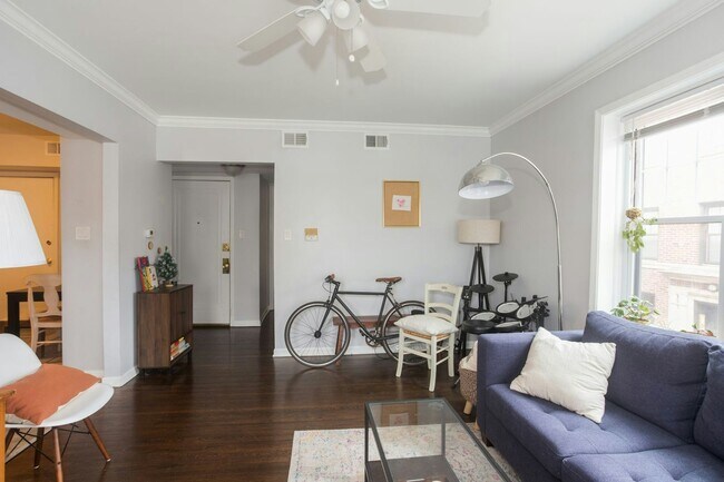 3708.1 N Sheffield Ave in Chicago, IL - Building Photo - Building Photo