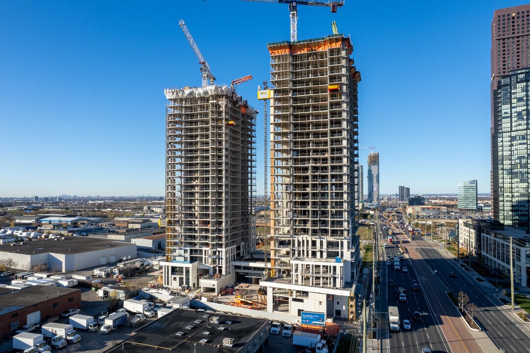 The Vincent in Vaughan, ON - Building Photo