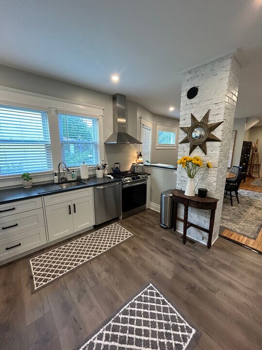 448 Crescent Ave, Unit Lower in Buffalo, NY - Building Photo