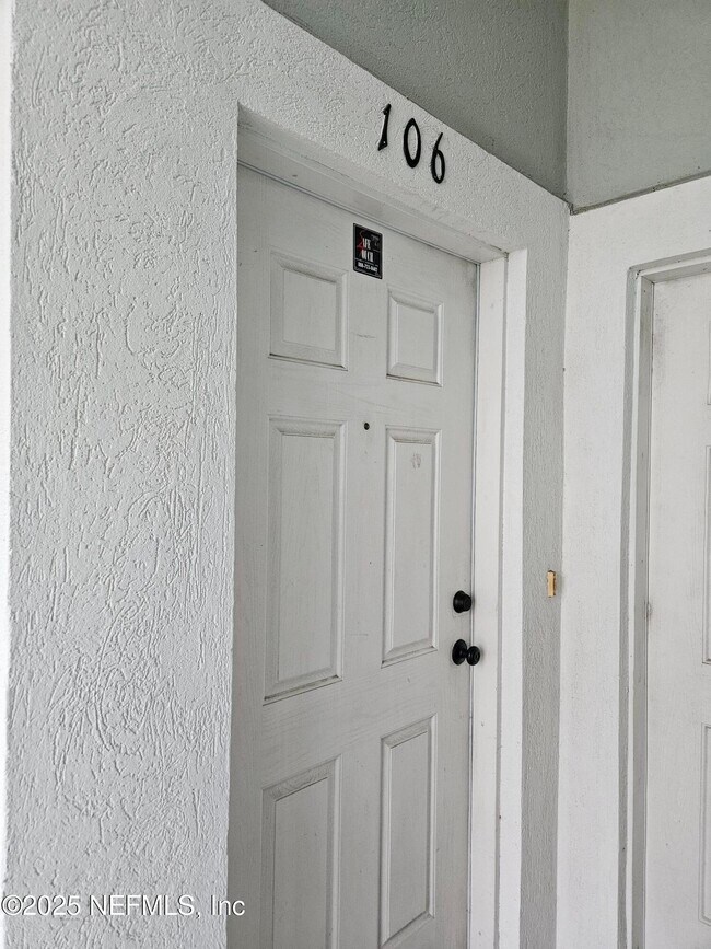 7036 Deer Lodge Cir in Jacksonville, FL - Foto de edificio - Building Photo