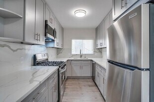 4111 Somerset Dr in Los Angeles, CA - Building Photo