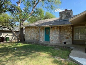 9405 Newberry Dr in Austin, TX - Building Photo - Building Photo