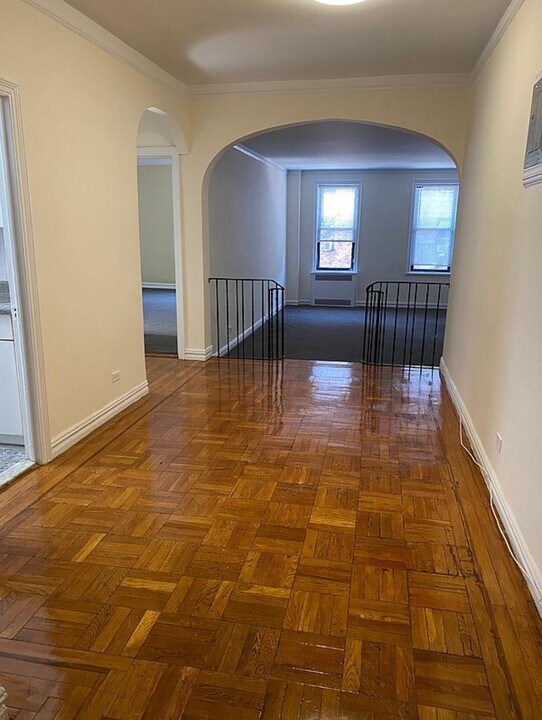 41-21 42nd St in Queens, NY - Building Photo