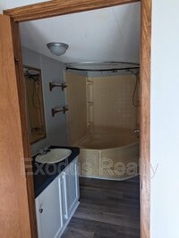 100 Forest Manor Dr photo'