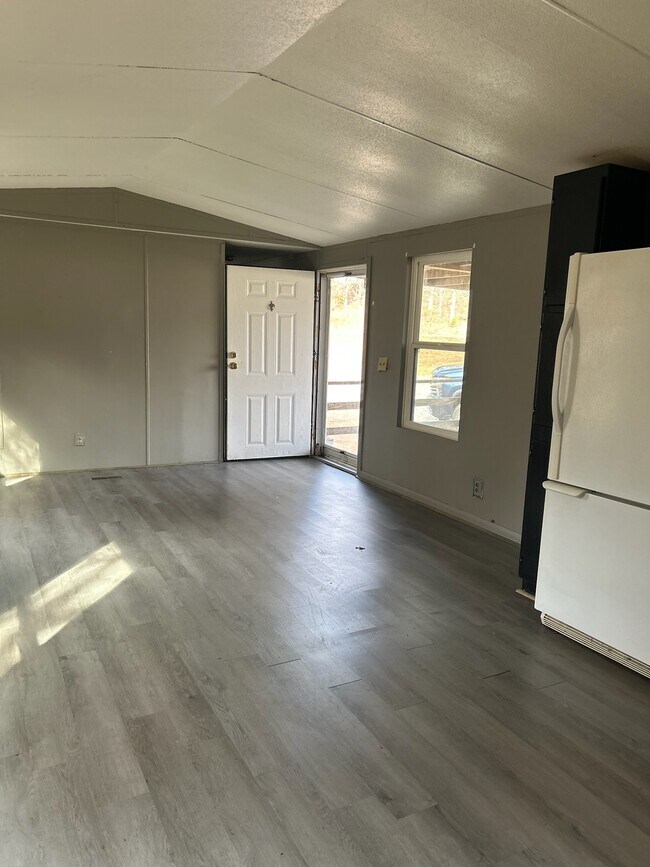 719 Barren Hollow Rd in Hurricane Mills, TN - Building Photo - Building Photo